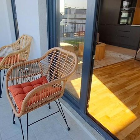 Stylish One Bedroom Apartment Podgorica Bagian luar foto