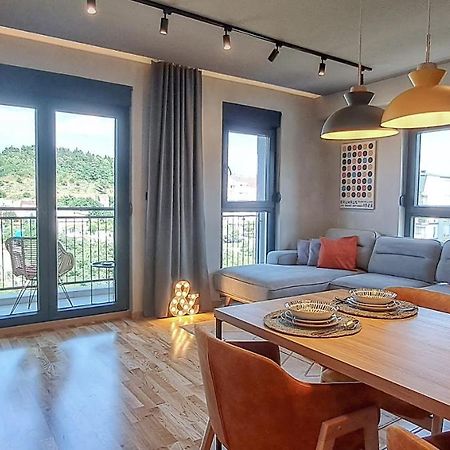 Stylish One Bedroom Apartment Podgorica Bagian luar foto