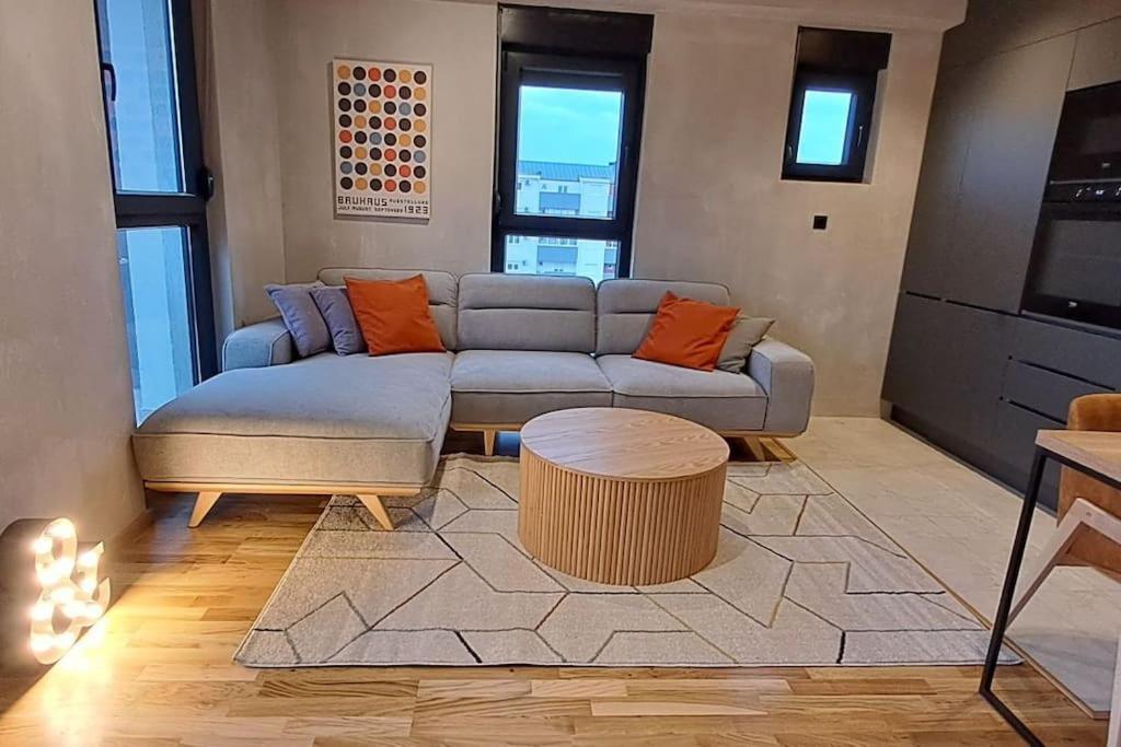 Stylish One Bedroom Apartment Podgorica Bagian luar foto