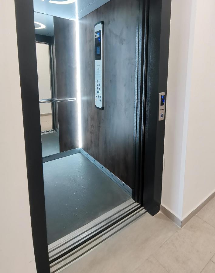 Stylish One Bedroom Apartment Podgorica Bagian luar foto